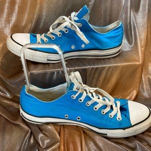 Converse all star tennis shoe. Mens size 10. Teal blue color. Hardly worn.